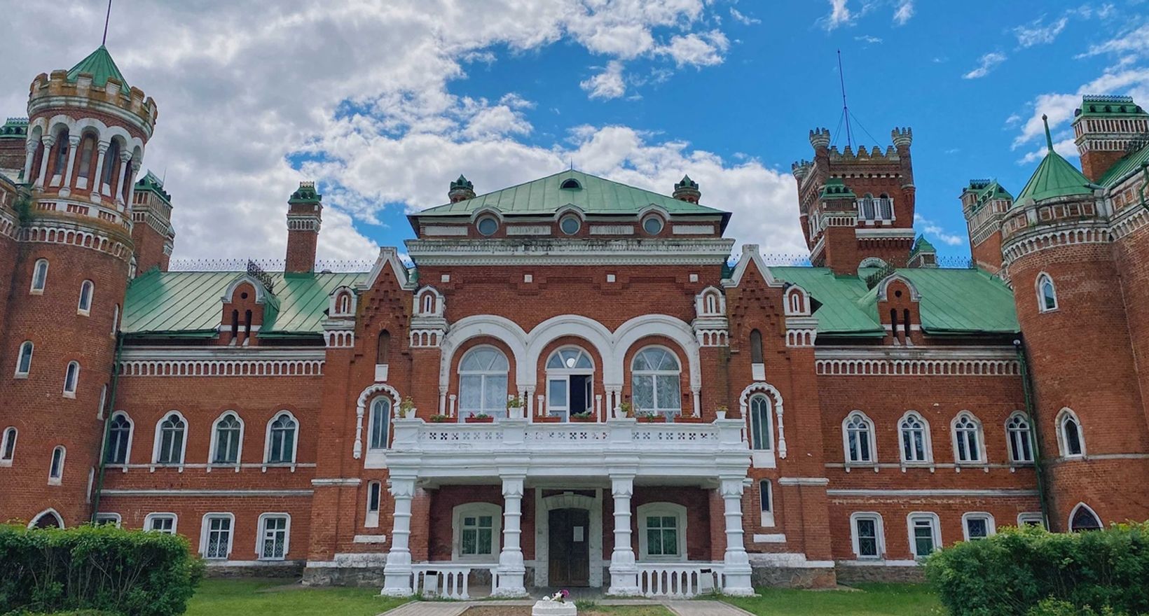 Экскурсия по замку Шереметева