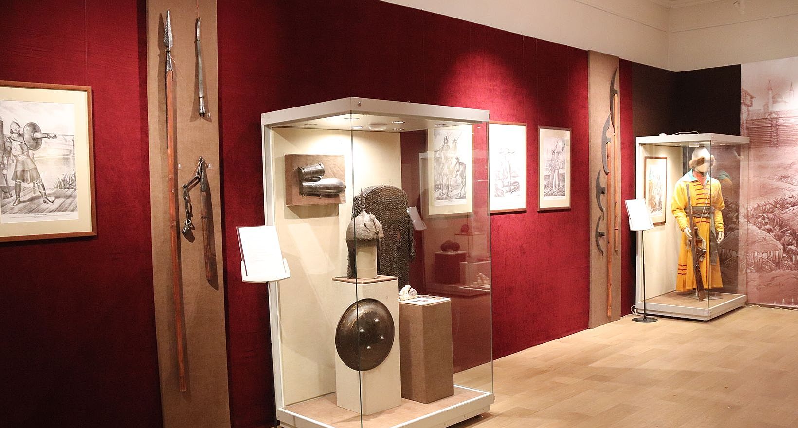Экскурсия по выставке оружия «Вехи ратной истории»