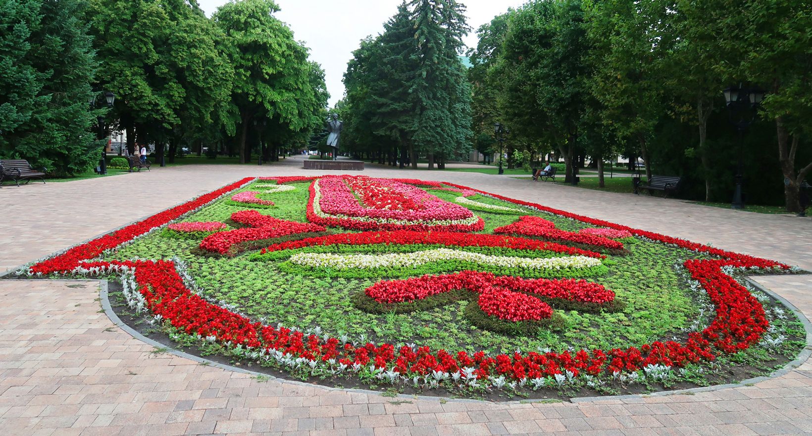 Экскурсия «Ботанический сад на главной площади города»