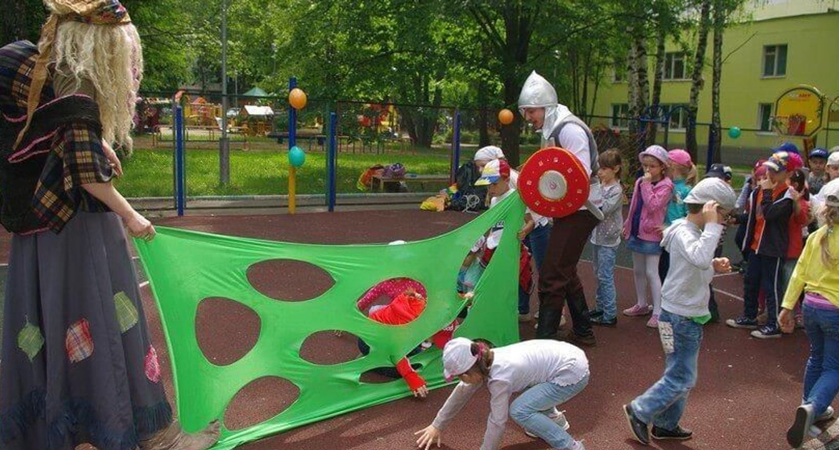 Развлечение 9 мая. Украшение игровой площадки. Развлечения в детском саду. Площадка в детском саду. Развлечение для детей в детском саду.
