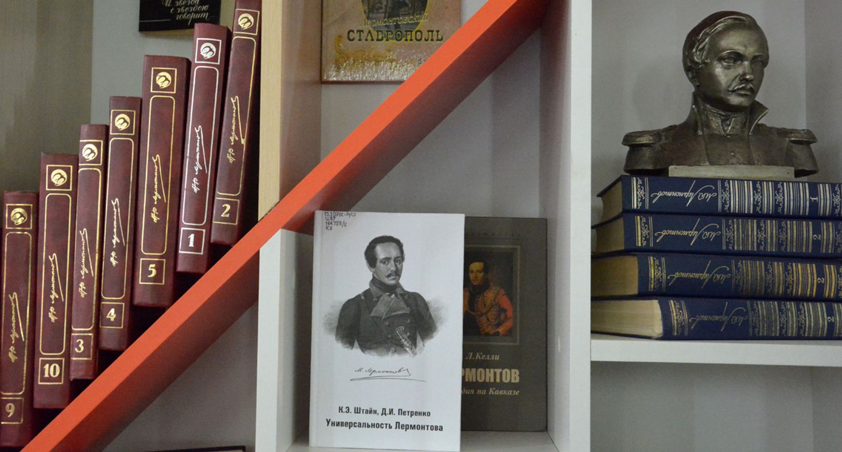 Экскурсия по старейшей библиотеке на Северном Кавказе