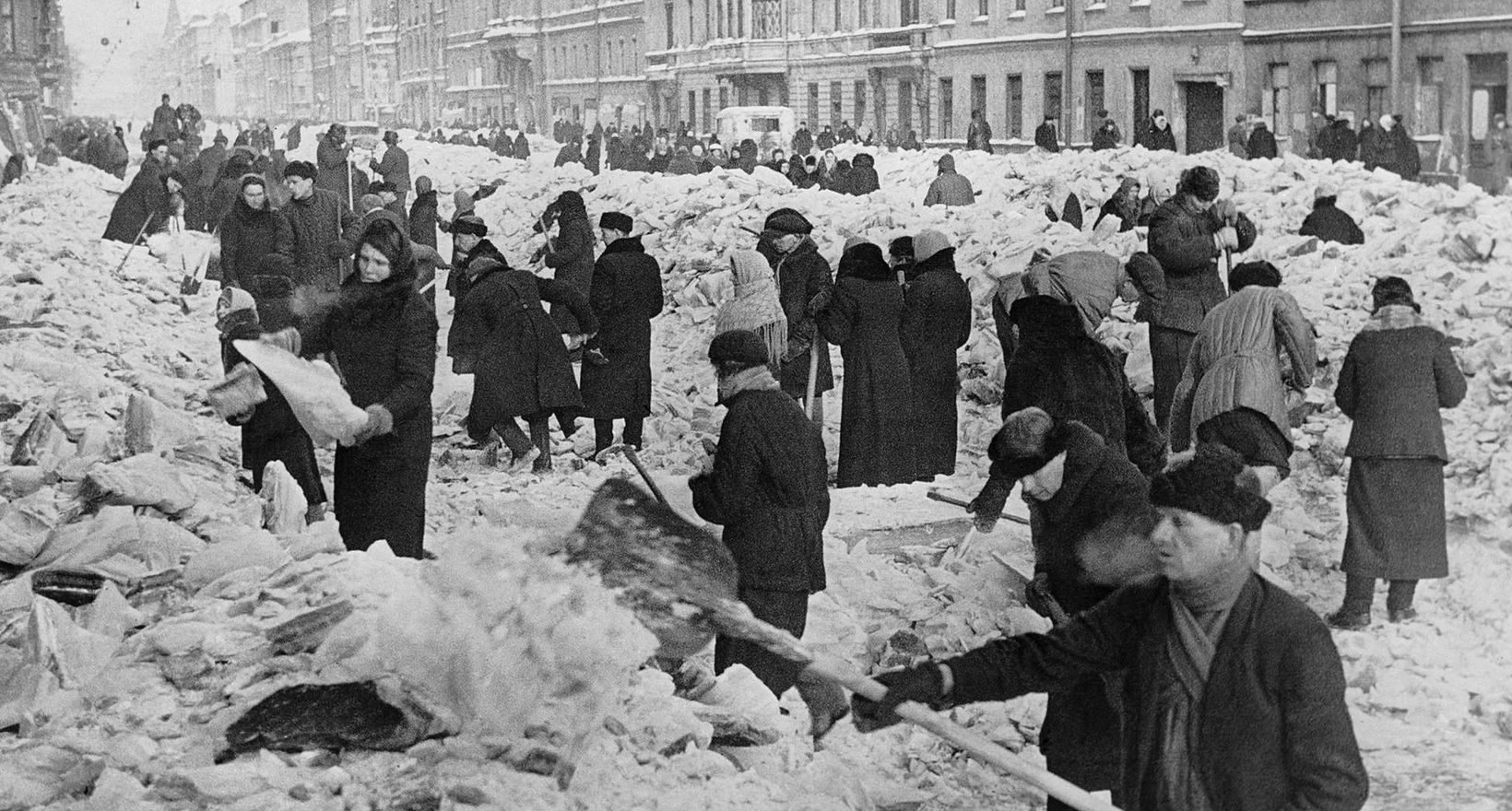 Блокадный Ленинград зима 1942