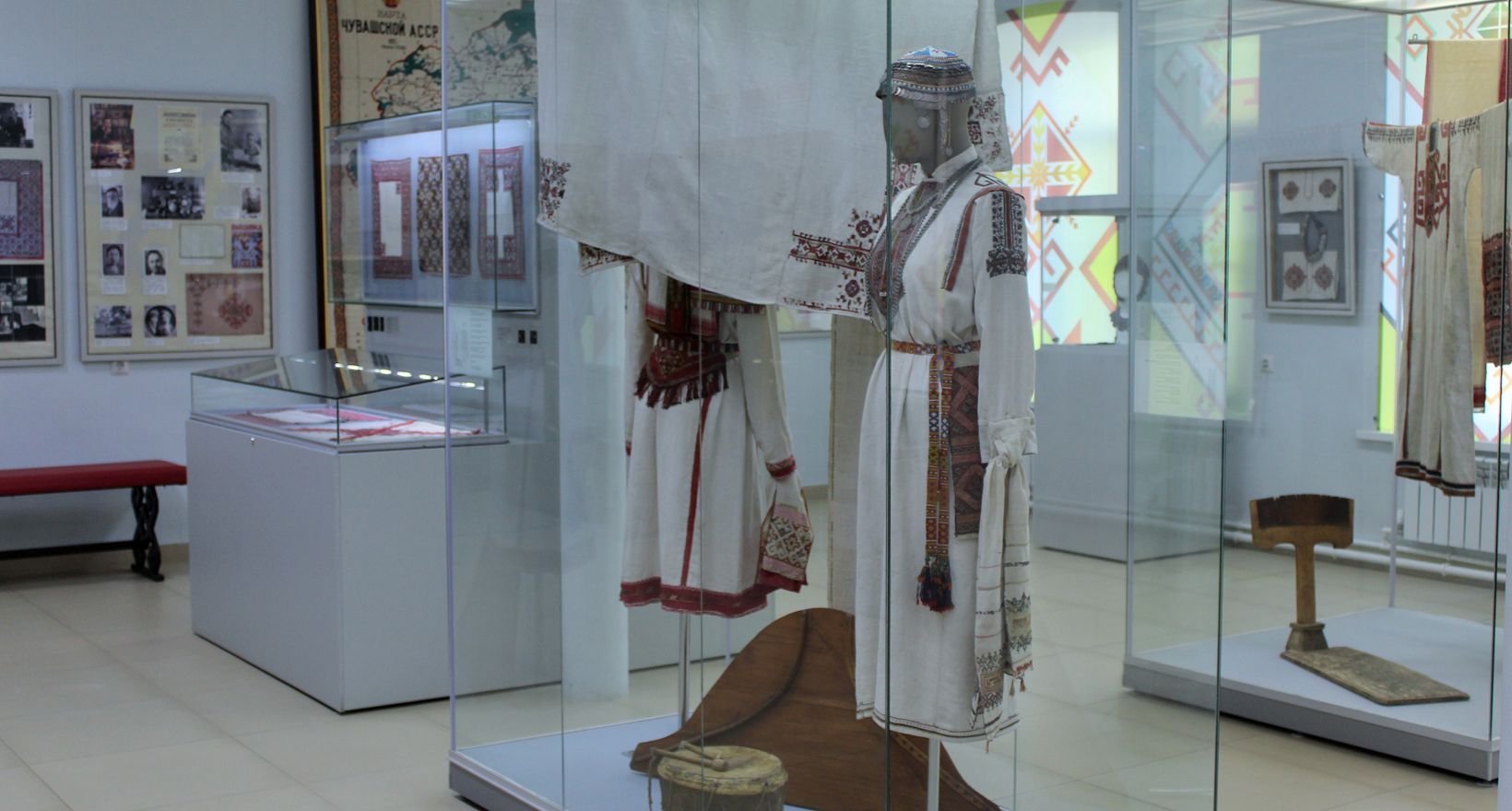 Экскурсия по экспозиции Музея чувашской вышивки
