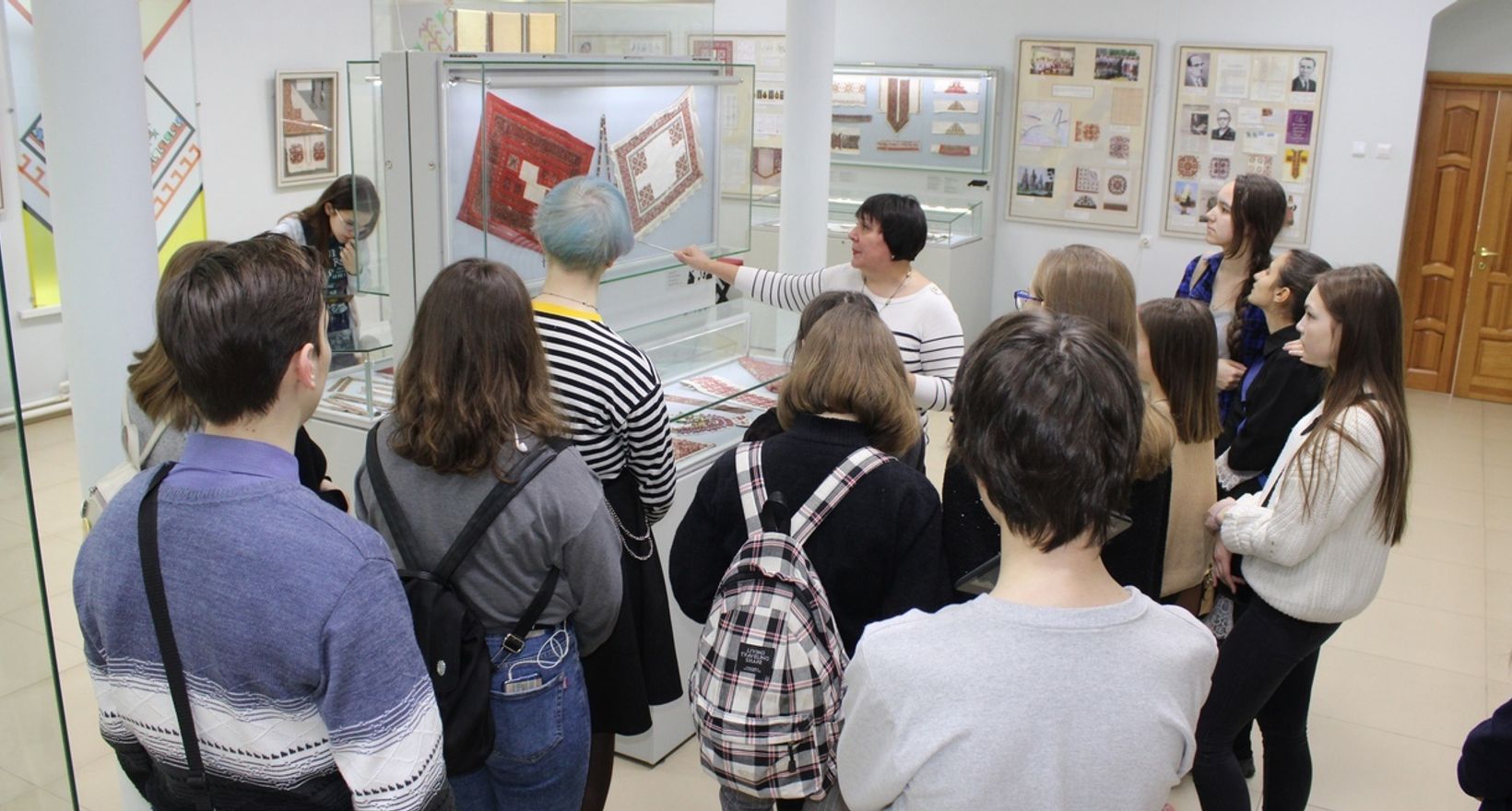 Экскурсия по экспозиции Музея чувашской вышивки