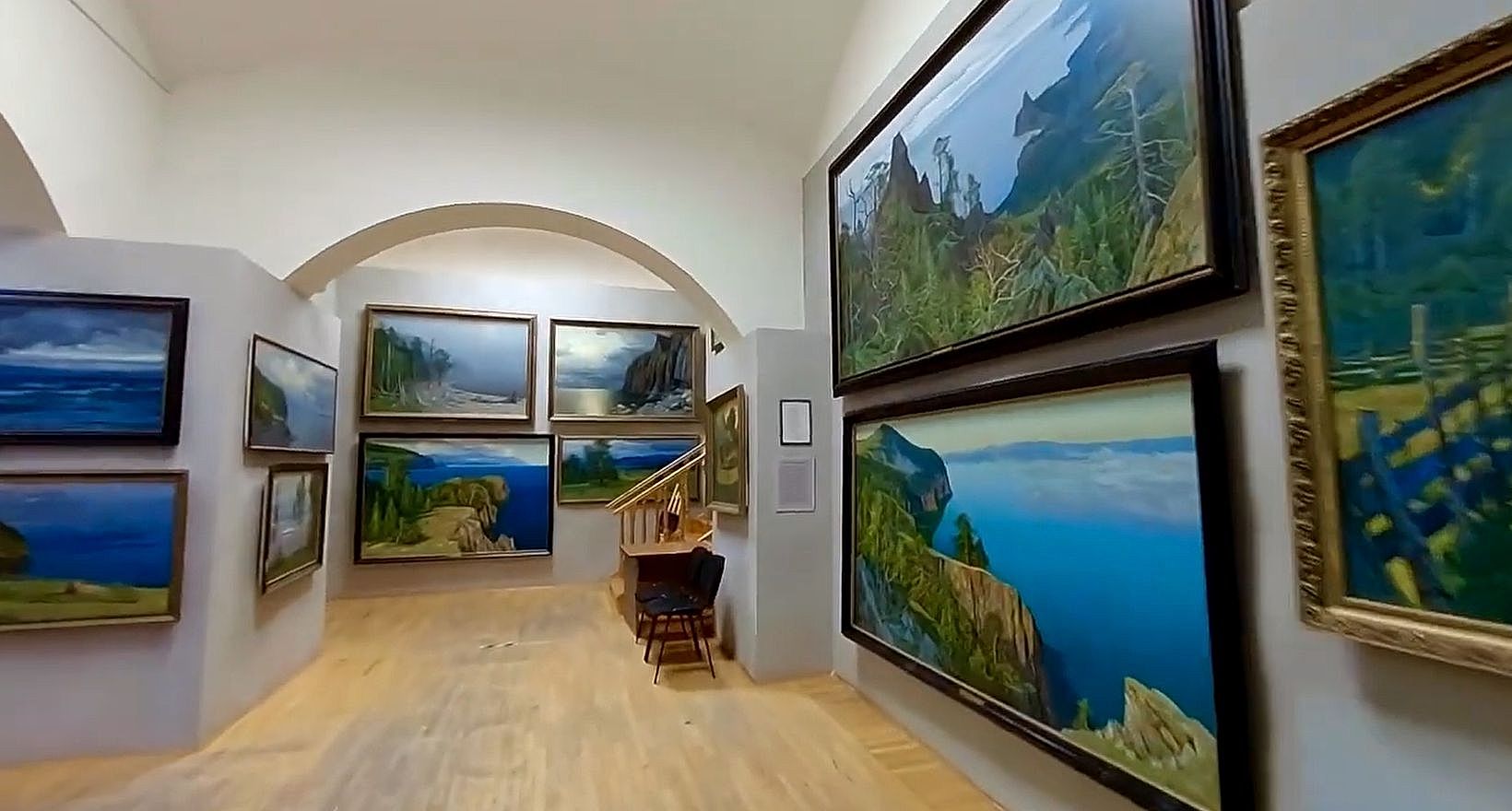Экспозиция картинной галереи пейзажей П. М. Гречишкина