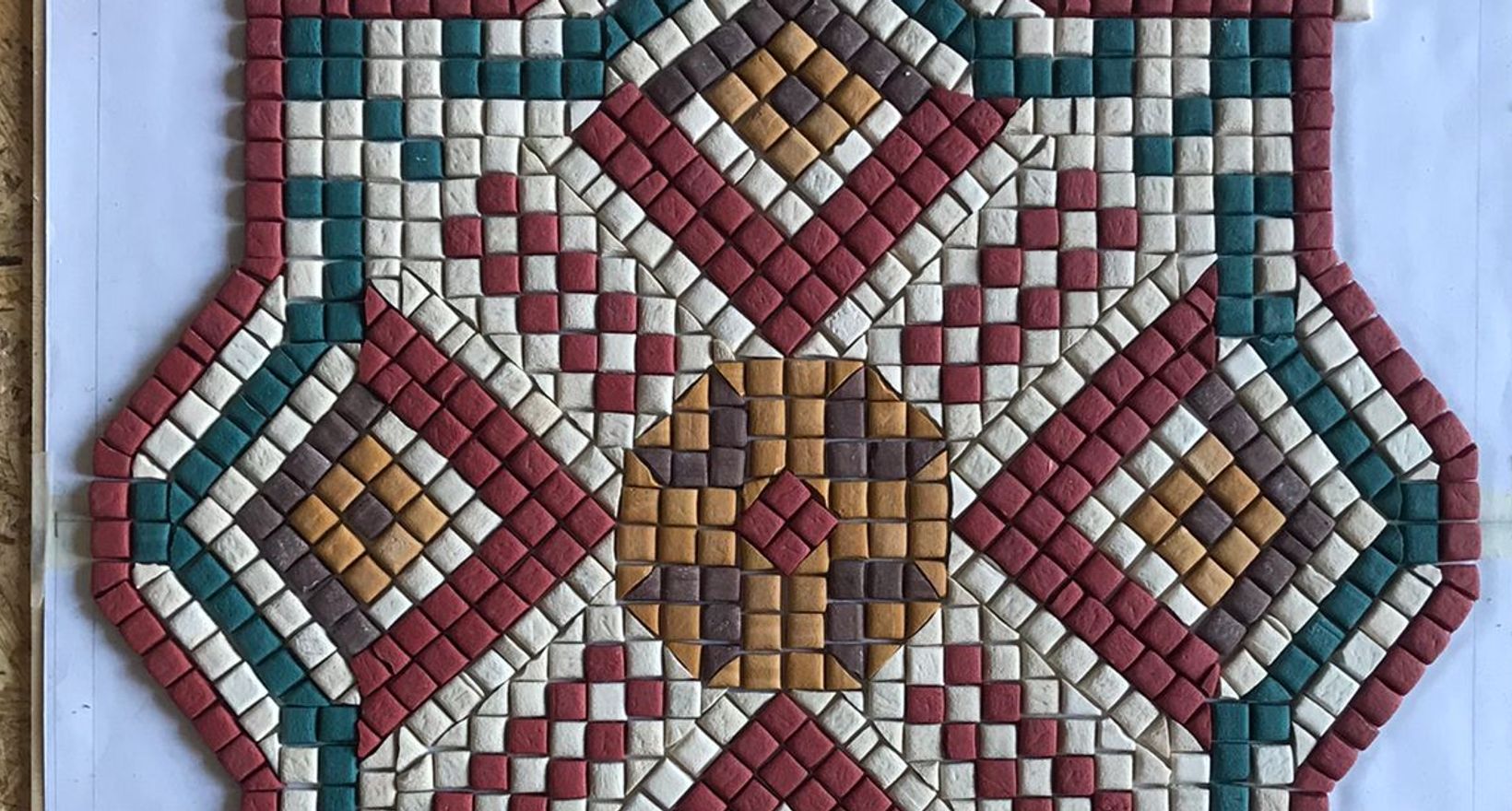 Мозаика в технике Тарусской вышивки