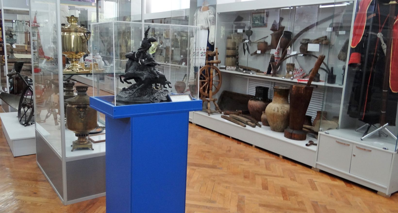 Экскурсия по залам Курганинского исторического музея