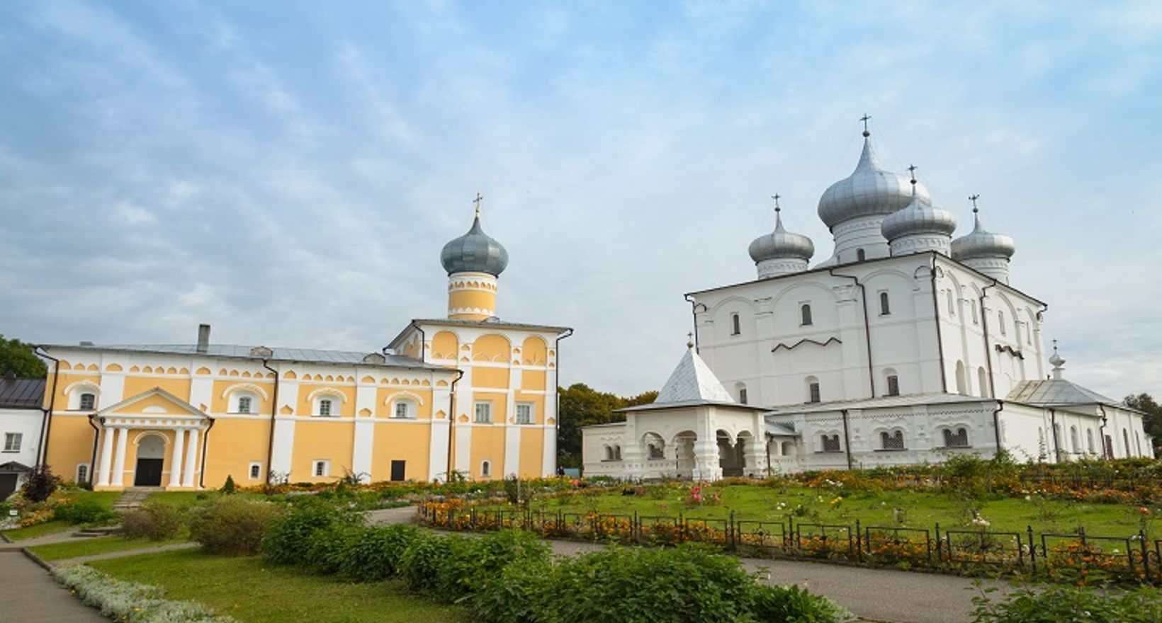 Небесные защитники великого города.